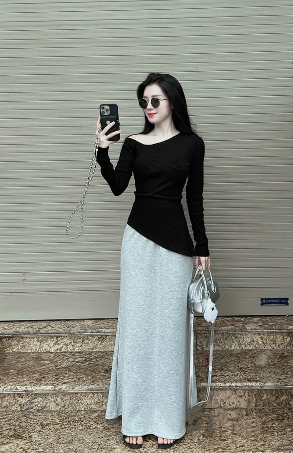 Áo Thun Lệch Vai Dài Tay Colyn là sự kết hợp hoàn hảo giữa vẻ ngoài quyến rũ và phong cách thời trang hiện đại
