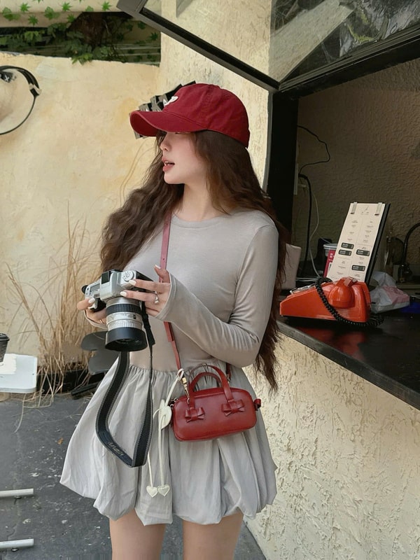 Đầm xếp ly dài tay Colyn là sự kết hợp hoàn hảo giữa phong cách thời trang hiện đại