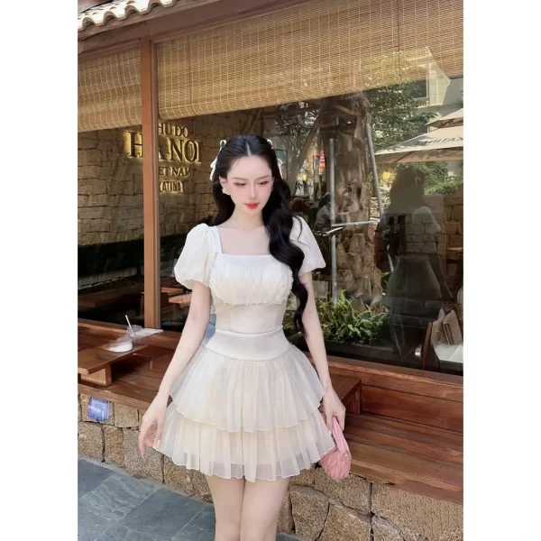 Đầm tơ đính đá ngực 2 màu đen kem Colyn - Ảnh 4