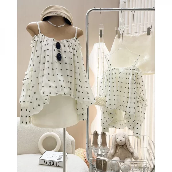 Set chấm bi nude trễ vai tơ mềm kèm chân váy chữ A Colin - Ảnh 3